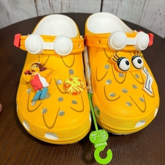 CROCS X MCDONALD’S classic Clog sold out! Size 9 Men’s 11 Women’s - Picture 9 of 10